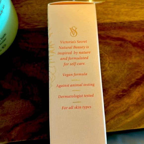 Victoria’s Secret Rose & coconut serum - Picture 4 of 5